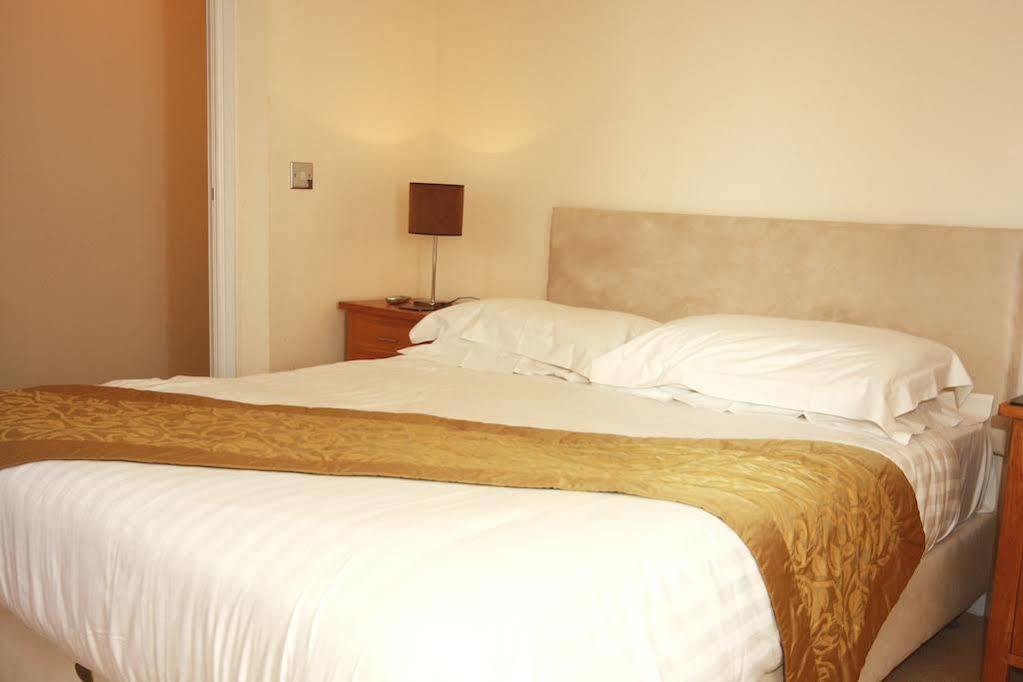 Churchills Inn & Rooms Bowness-on-Windermere Buitenkant foto