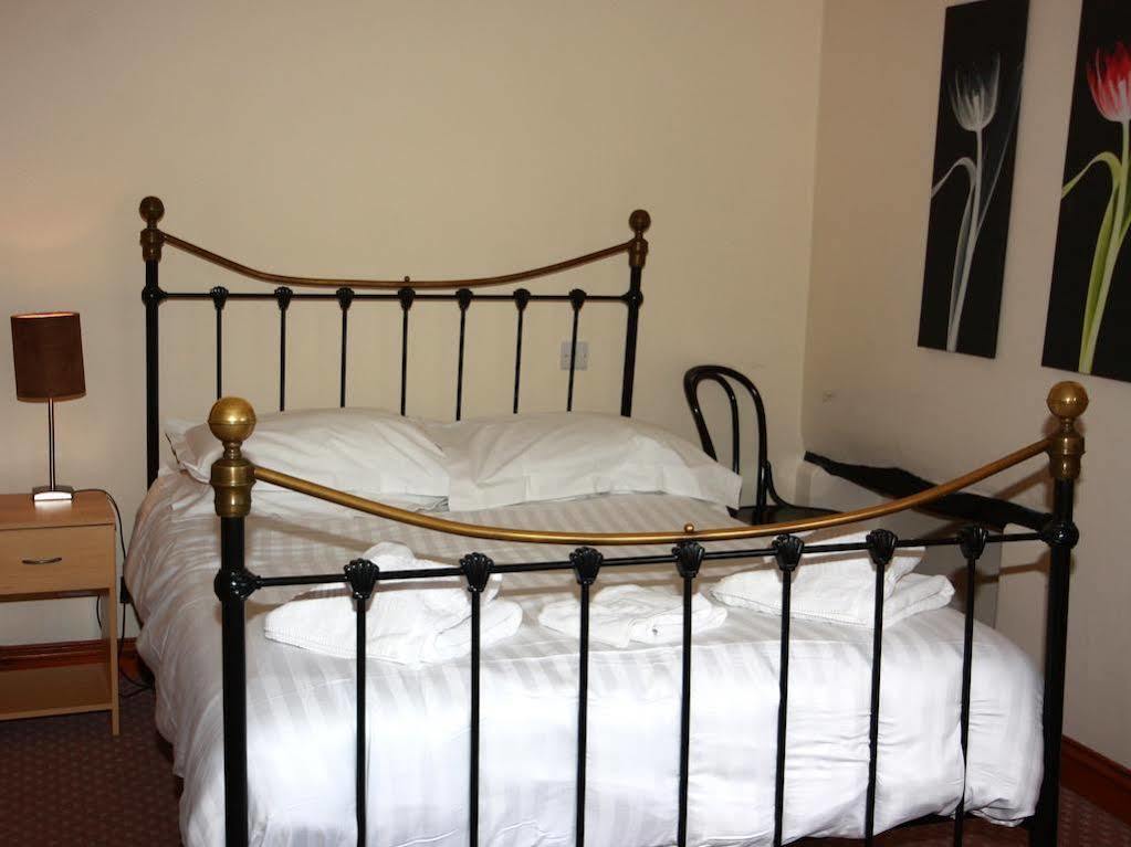 Churchills Inn & Rooms Bowness-on-Windermere Buitenkant foto