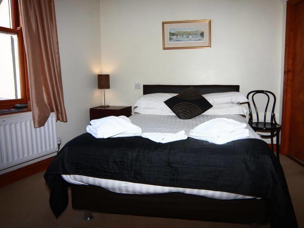 Churchills Inn & Rooms Bowness-on-Windermere Buitenkant foto
