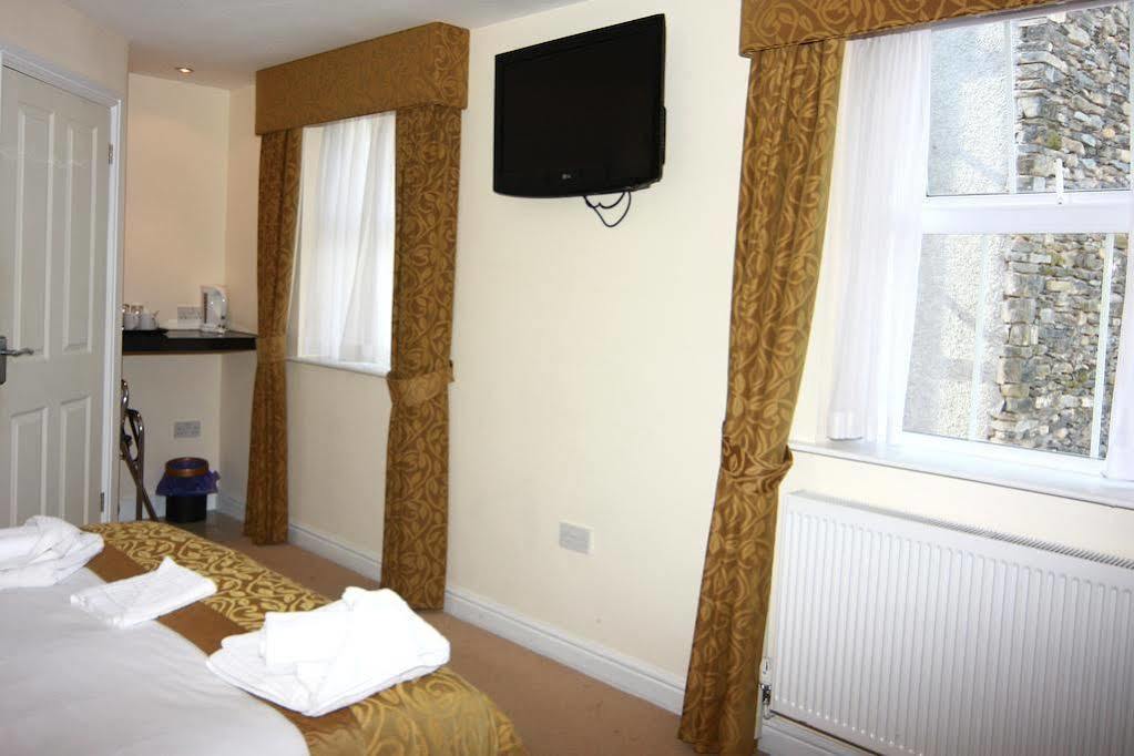Churchills Inn & Rooms Bowness-on-Windermere Buitenkant foto